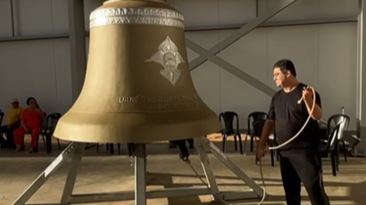 Idealizador do Vox Patris, Padre Robson toca sinos em Trindade