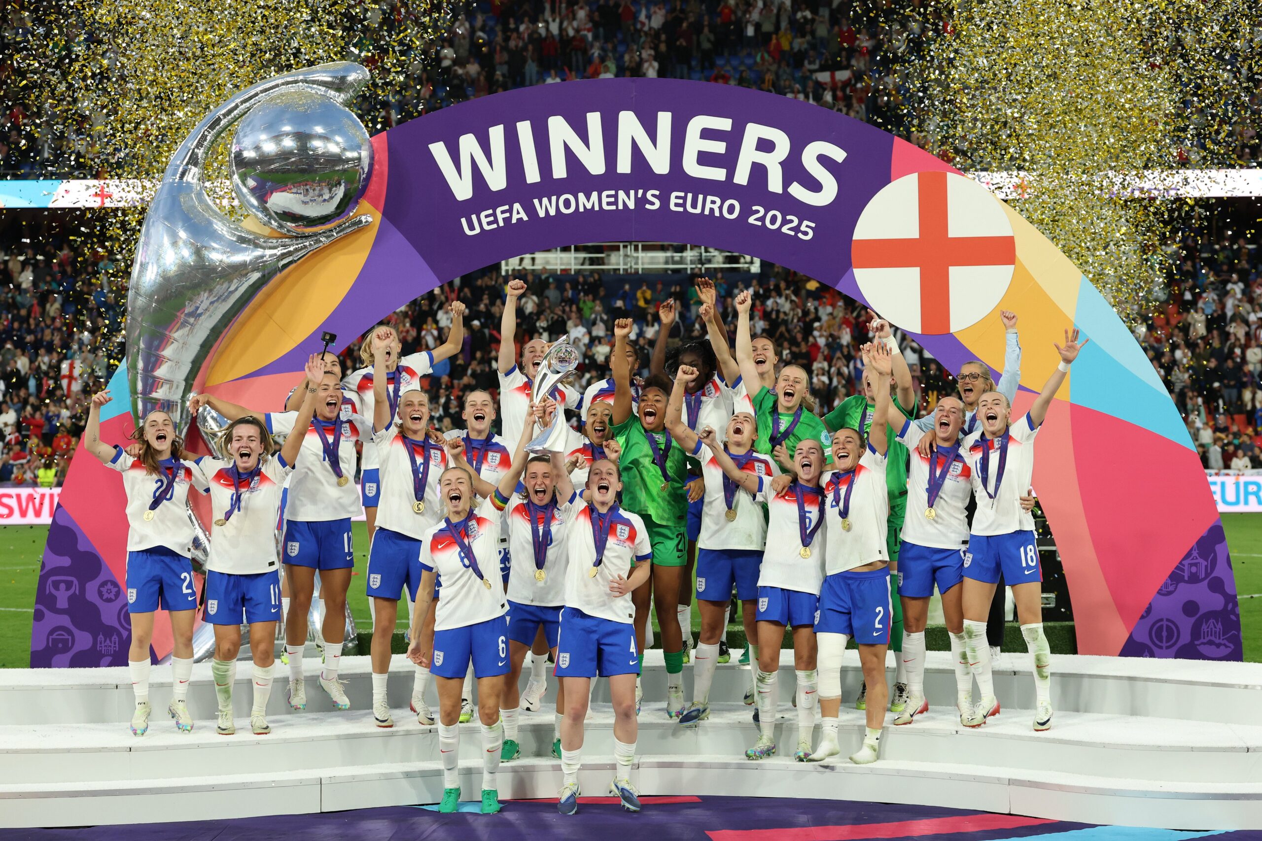 Inglaterra vence Espanha nos pênaltis e é bicampeã da Eurocopa feminina