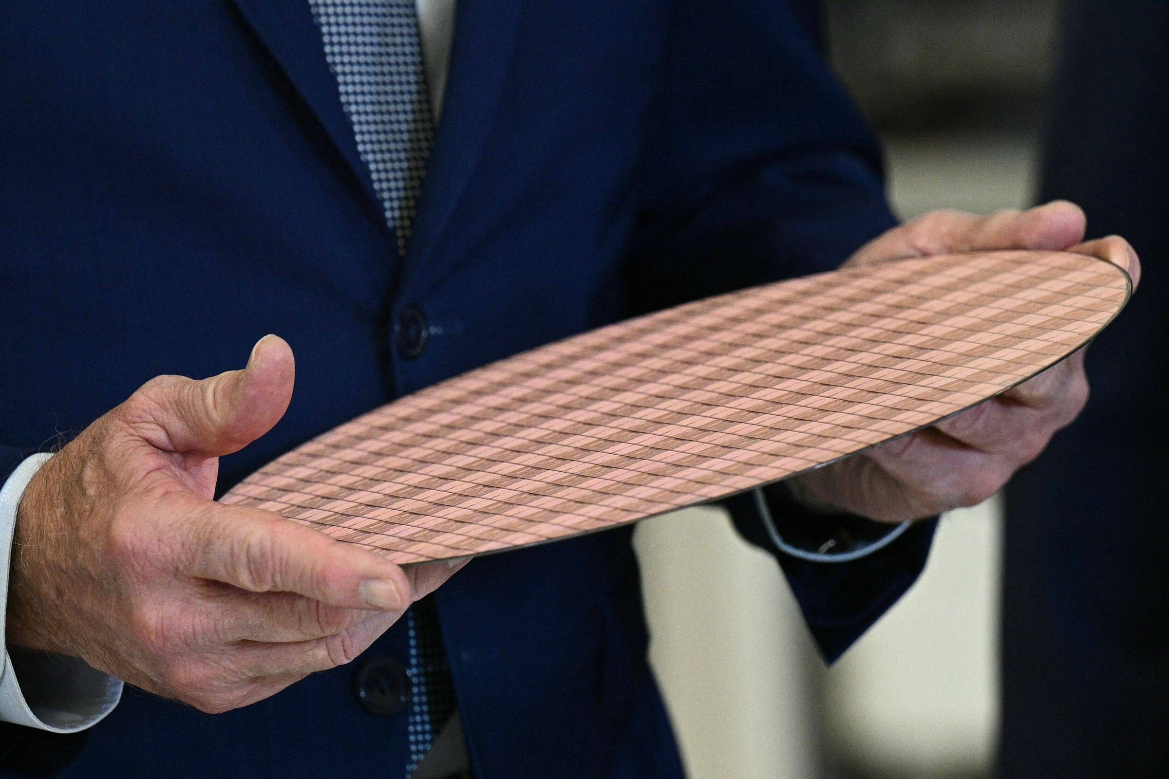 Intel avalia mudança em negócio de fabricação de chips – 02/07/2025 – Tec