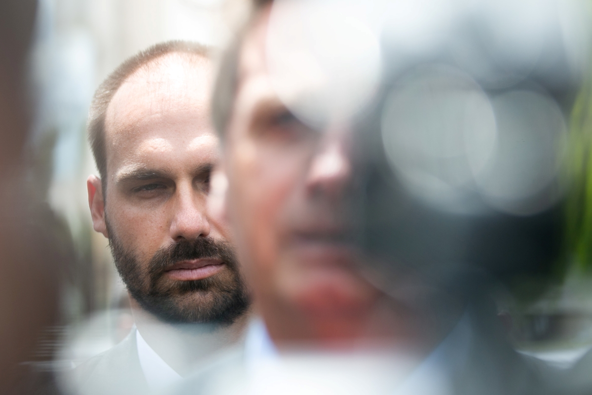 Licença acaba e futuro de Eduardo Bolsonaro na Câmara fica incerto