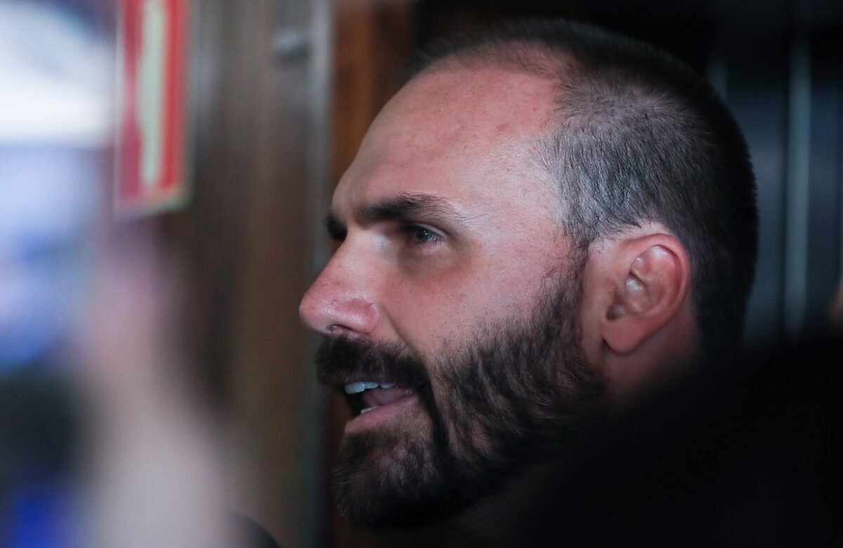 Líderes do PT pedem prisão de Eduardo Bolsonaro ao STF