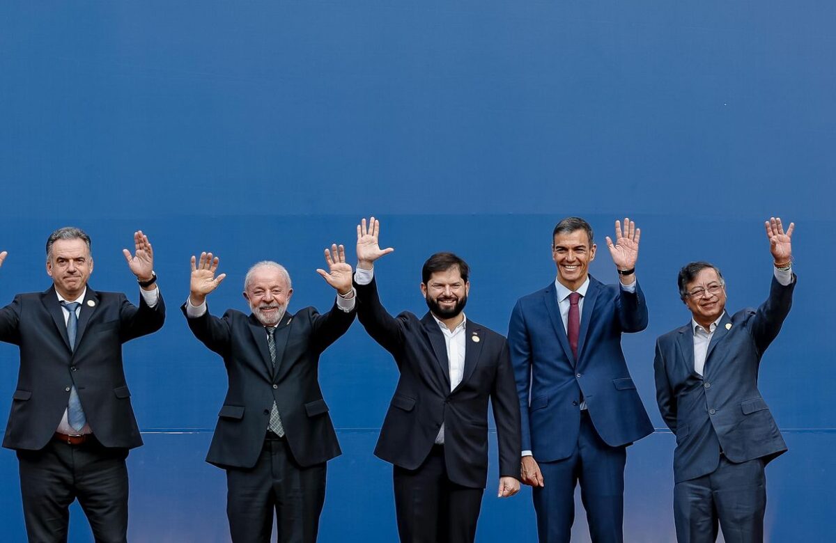 Lula e outros líderes convocam instituições em defesa da democracia