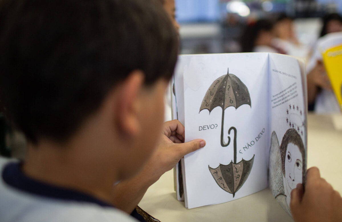 MEC compra apenas livros de português e matemática do PNLD - 22/07/2025 - Educação