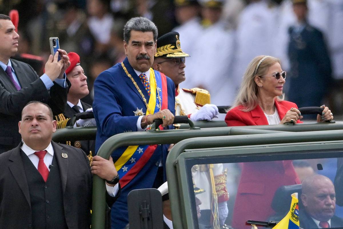 Maduro pede drones a militares durante desfile em Caracas – 06/07/2025 – Mundo