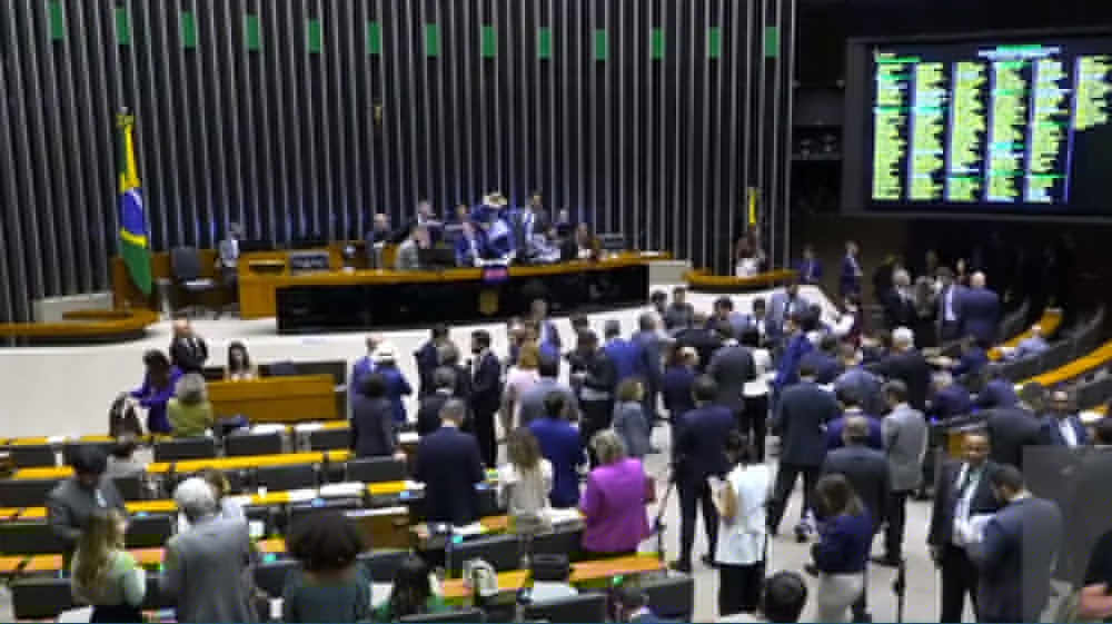 Maioria dos deputados é contra fim da escala 6×1 e economia preocupa