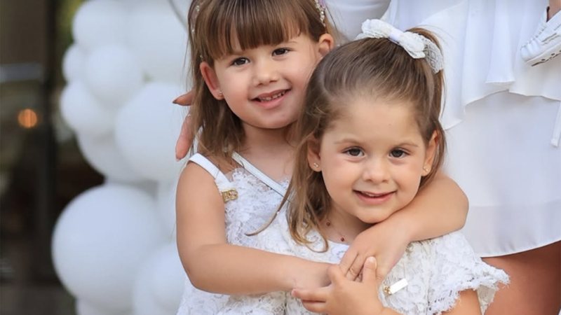 Maria Flor aparece com bolsa caríssima para passeio com a mãe, Virginia