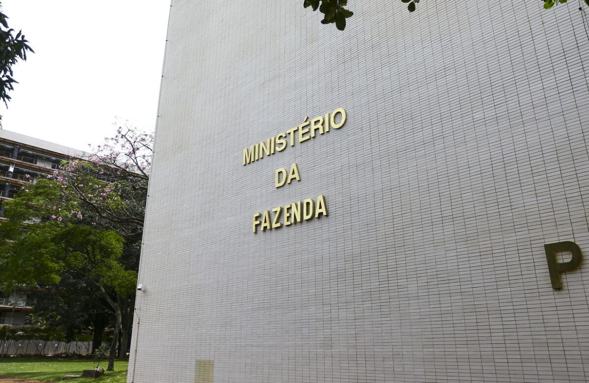 Ministério da Fazenda aumenta para 2,5% estimativa do PIB em 2025