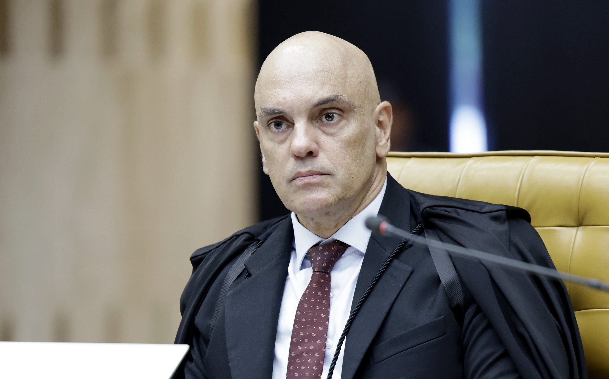 Moraes manda investigar negociação de dólares no dia do tarifaço de Trump