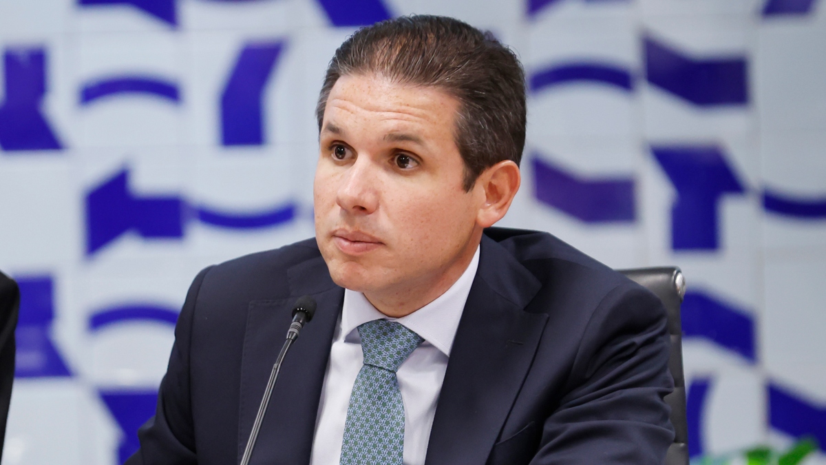 Motta manda recado a Dino e diz que Congresso não aceitará fim de emendas