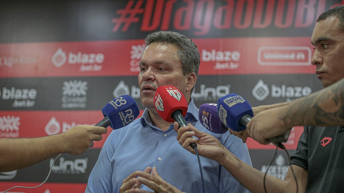 “Não é só o treinador que é o culpado. O time não tem alma, não tem espírito”, diz Adson Batista