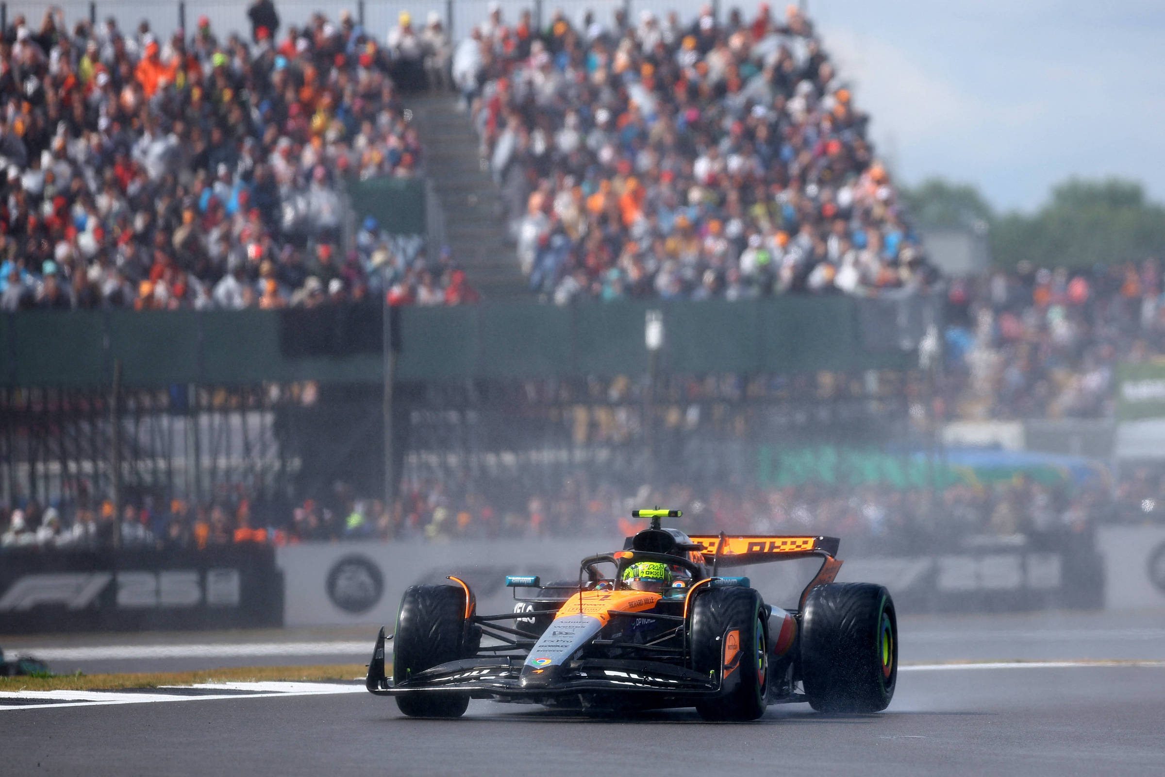 Norris supera corrida caótica e vence GP da Inglaterra – 06/07/2025 – Esporte