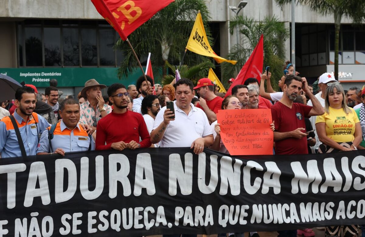 Número de autocracias supera o de democracias no mundo, diz estudo