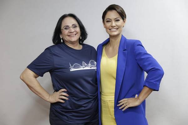 PF constrangeu Michelle Bolsonaro, que estava de pijama, diz Damares
