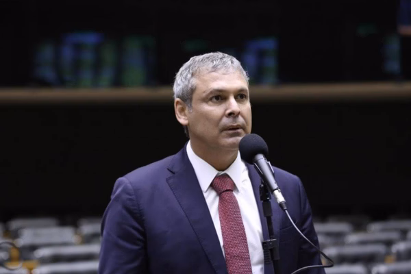 PT vê sucesso inédito nas redes e vai manter pressão sobre o Congresso