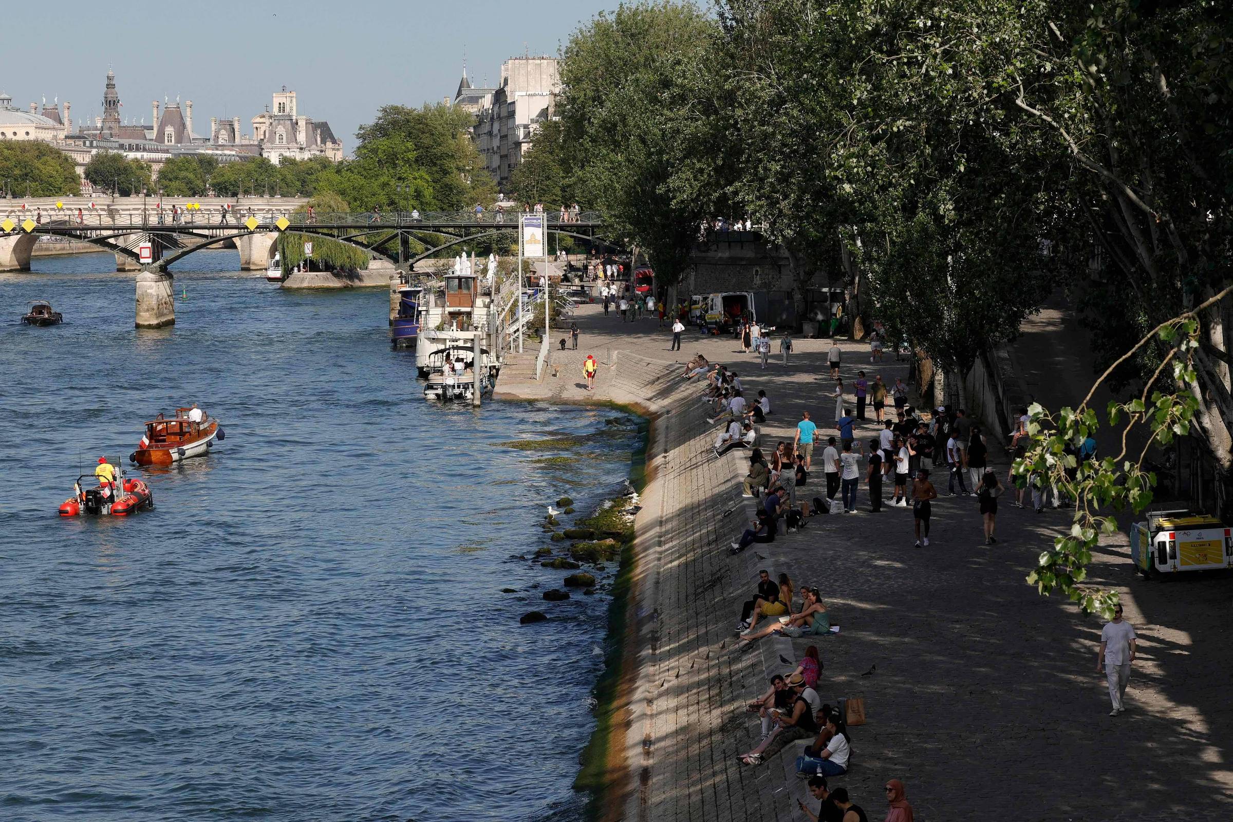 Paris: Rio Sena é reaberto para banho após um século – 04/07/2025 – Ambiente