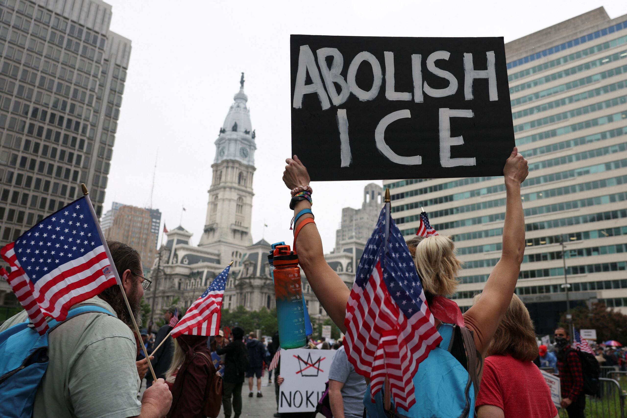 Pesquisas indicam que Trump foi longe demais em sua campanha contra os imigrantes | Blog da Sandra Cohen