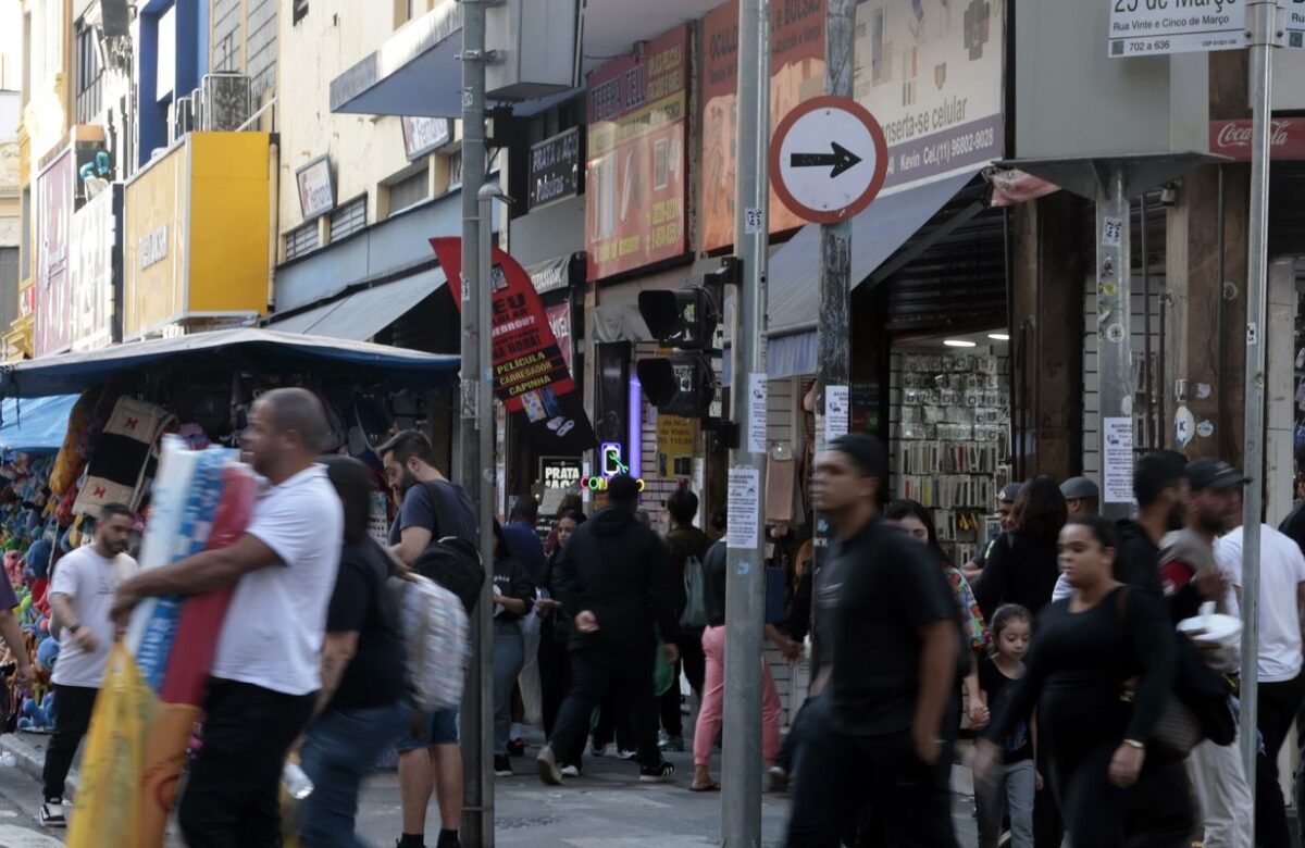 Pirataria é fiscalizada e combatida, dizem lojistas da 25 de Março