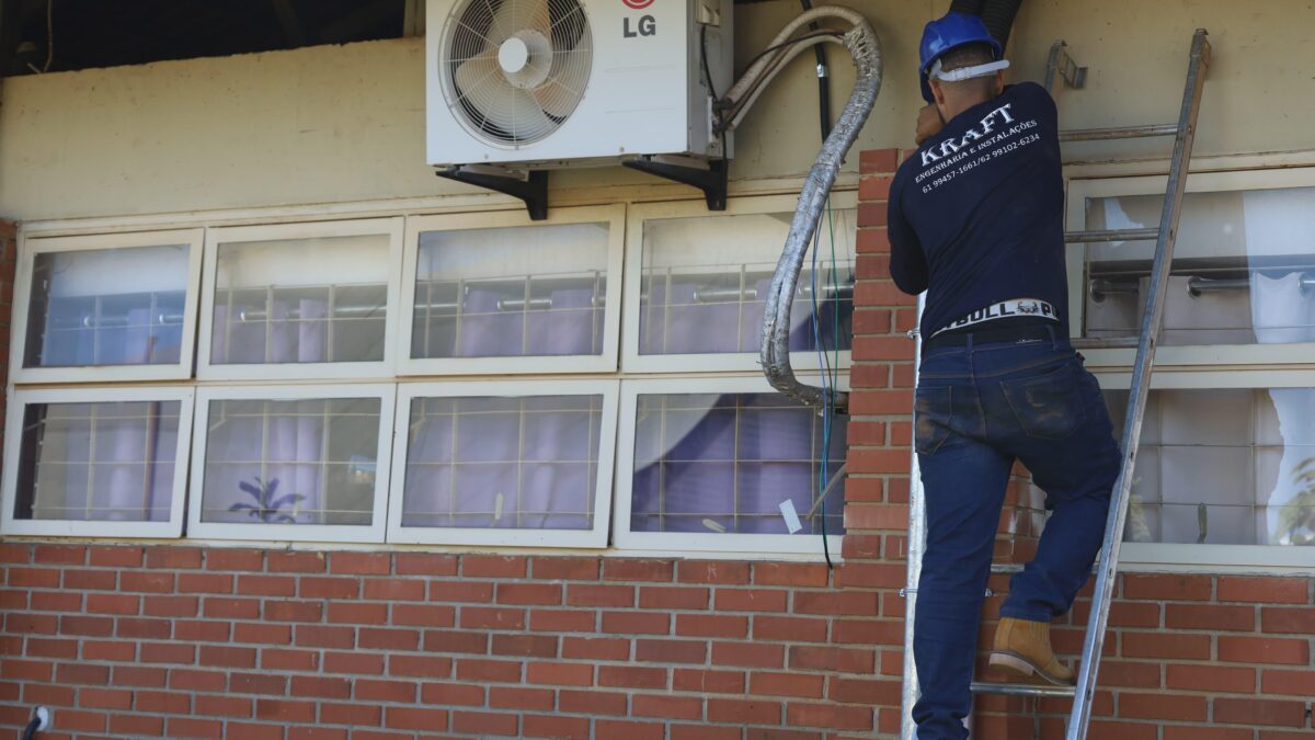 Prefeito Vilela entregará salas climatizadas na volta às aulas em Aparecida