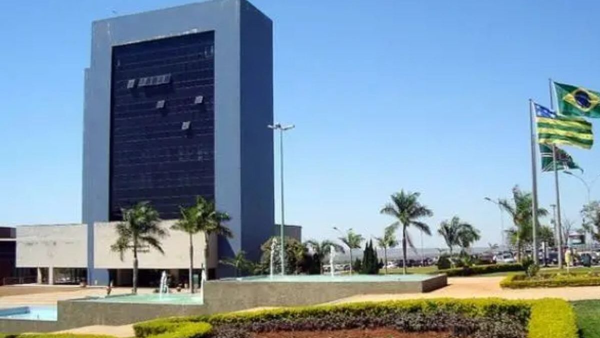 Prefeitura de Goiânia quer reduzir valor pago a médicos