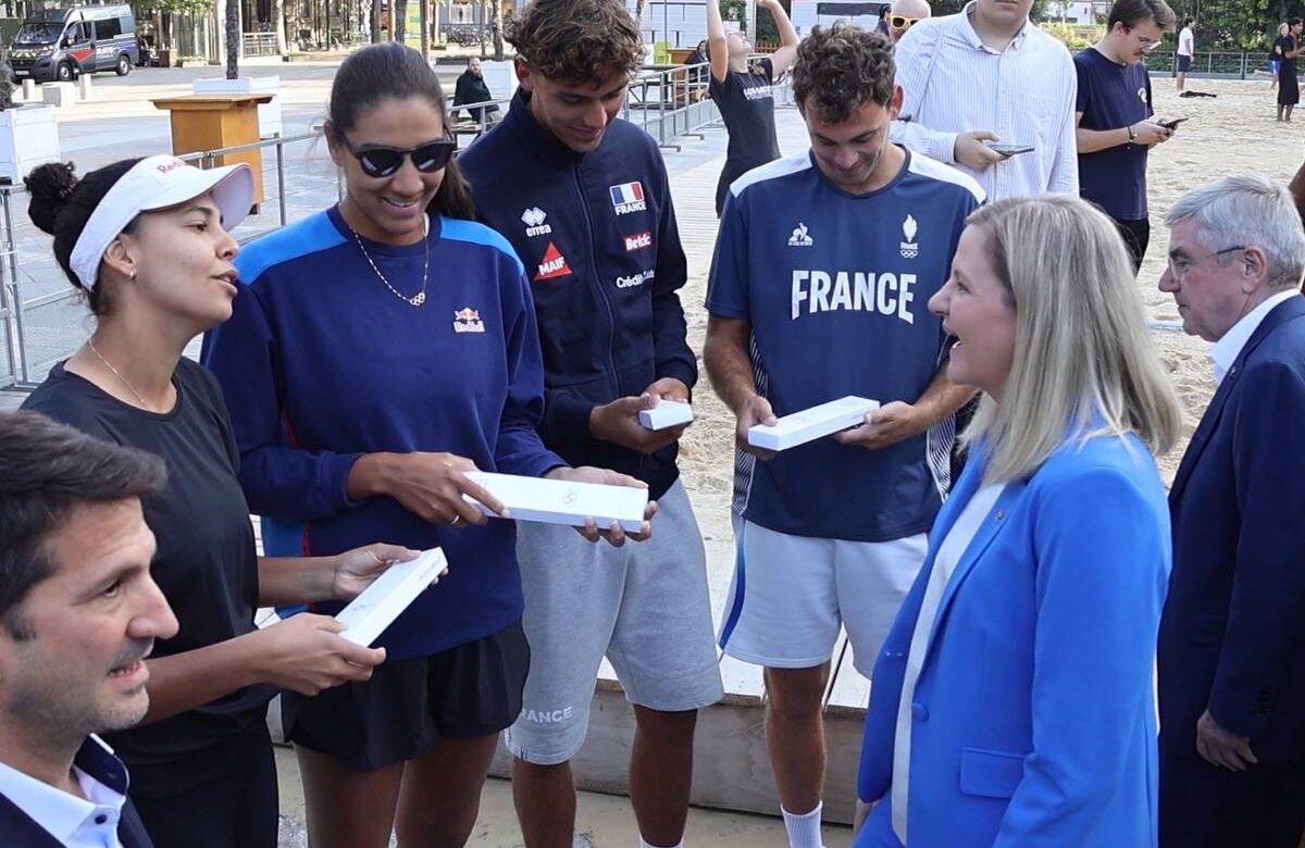 Presidente do COI homenageia brasileiras campeãs do vôlei – 26/07/2025 – Esporte