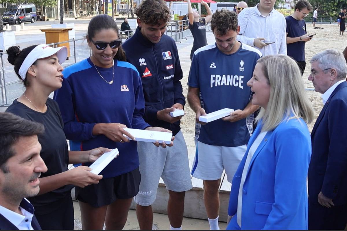 Presidente do COI homenageia brasileiras campeãs do vôlei – 26/07/2025 – Esporte