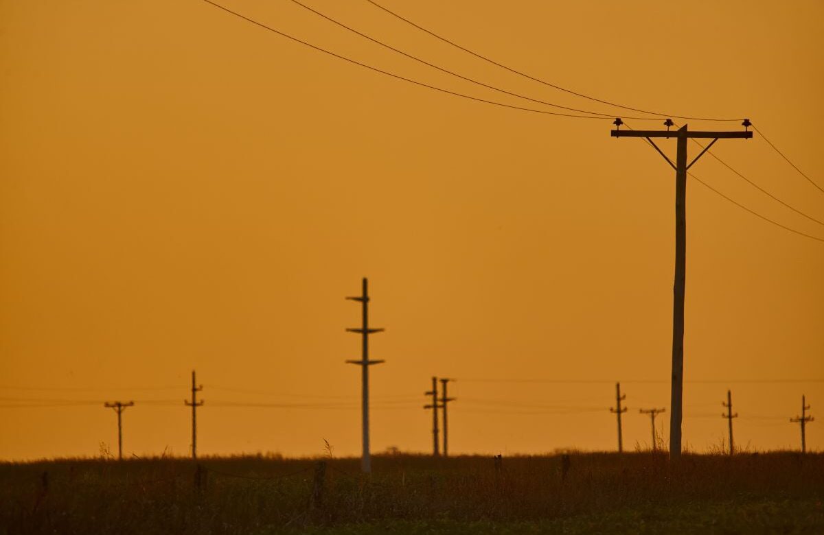 Queimada causa interrupção no fornecimento de energia em seis cidades de Goiás