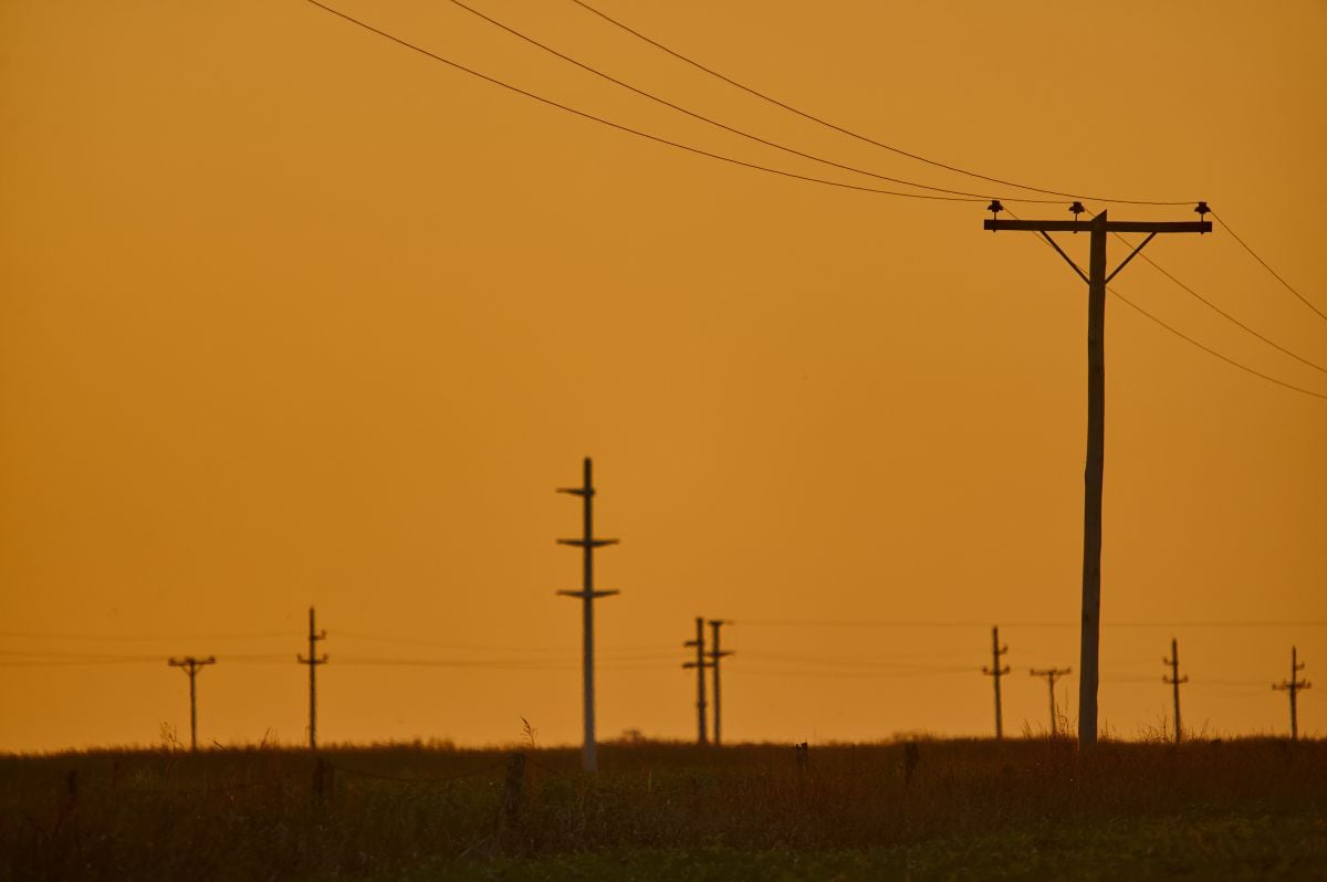 Queimada causa interrupção no fornecimento de energia em seis cidades de Goiás