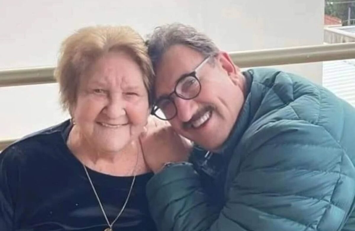 Ratinho faz homenagem emocionante para a mãe, que morreu aos 93 anos