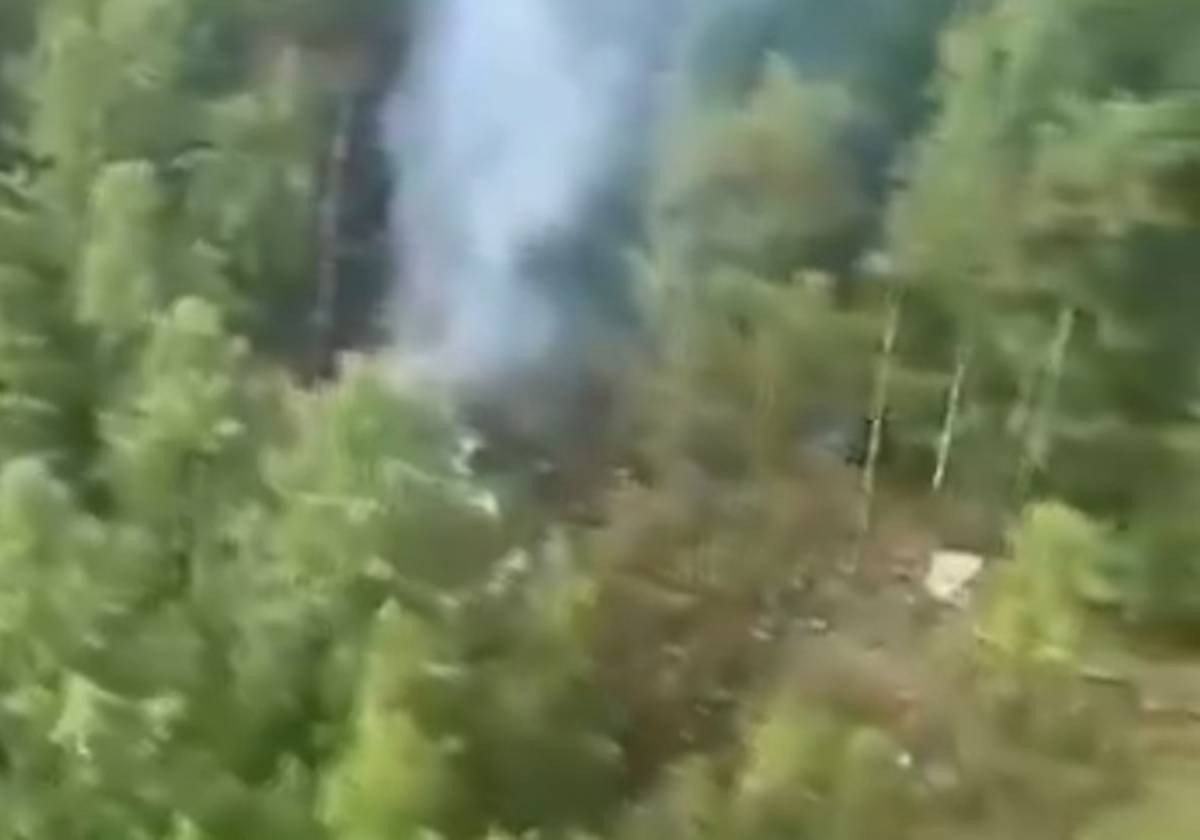 Rússia: imagens mostram destroços, fogo e fumaça onde avião caiu; veja