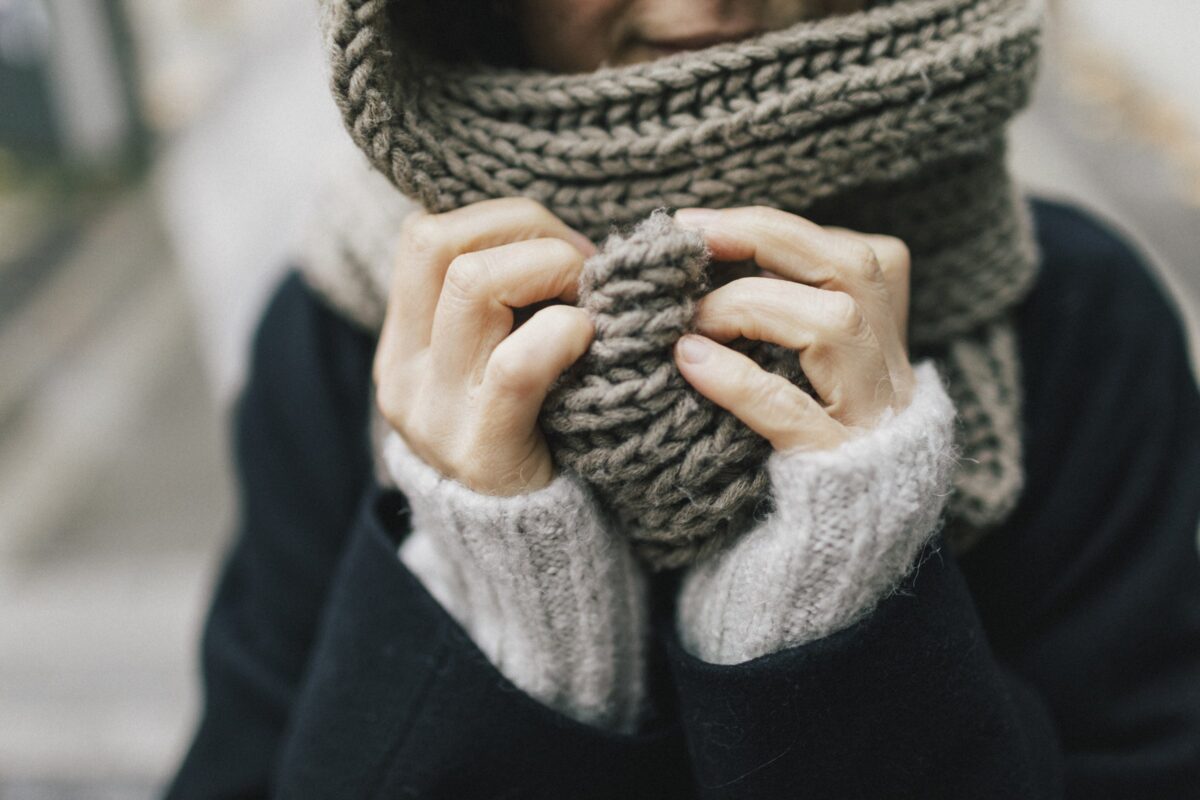 Saiba por que as mulheres sentem mais frio que os homens