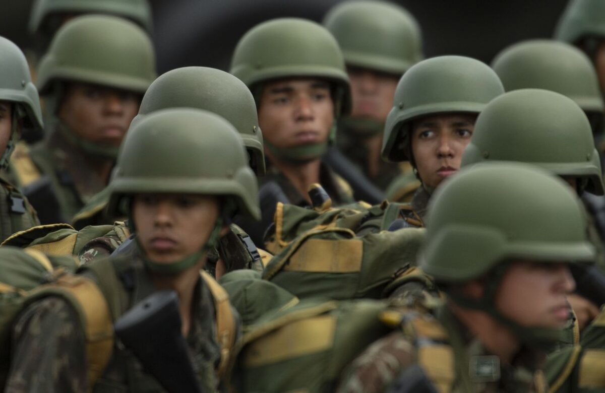 Senadores aprovam MP que aumenta vencimento de militares