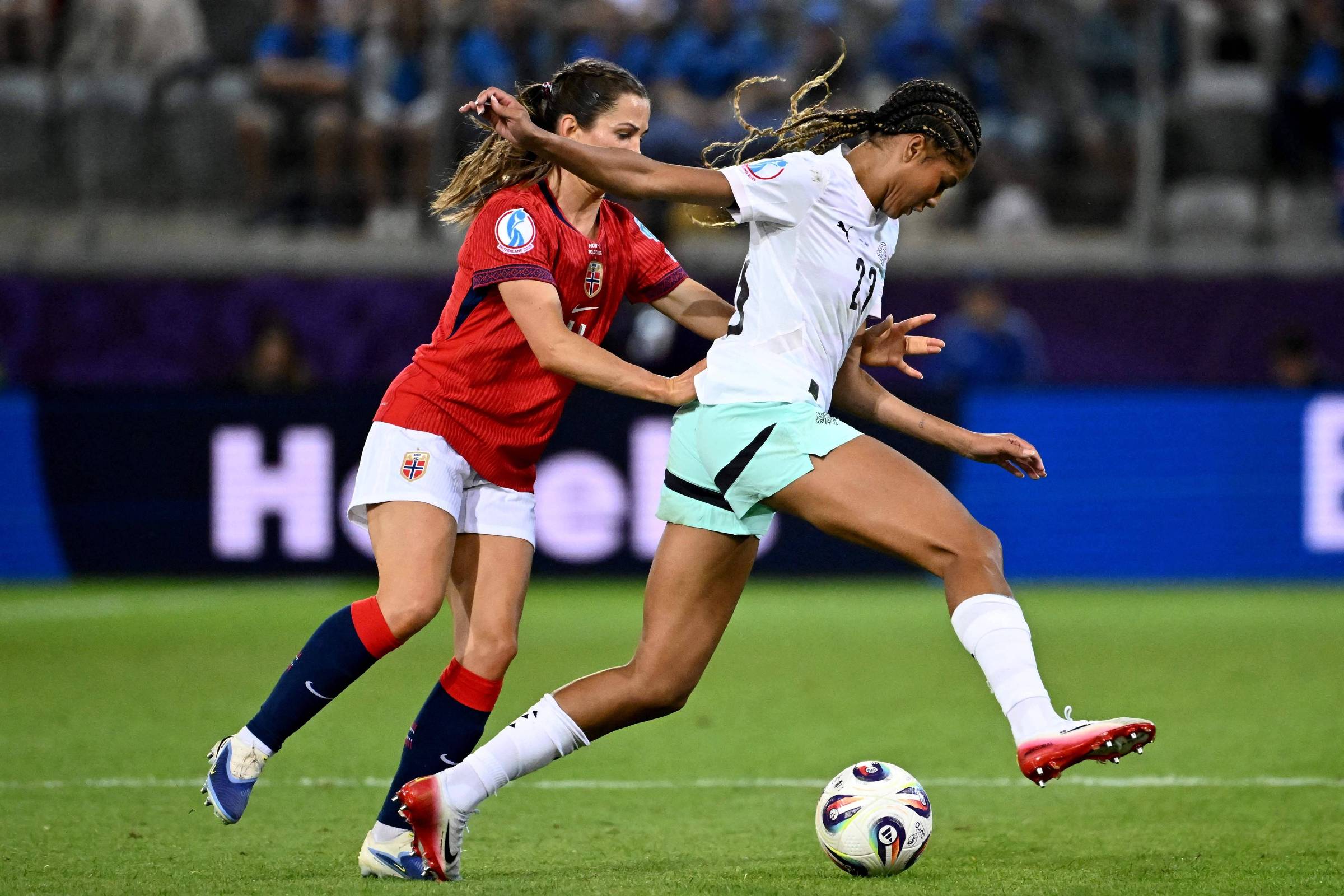 Shorts brancos impactam desempenho no futebol feminino – 17/07/2025 – Esporte