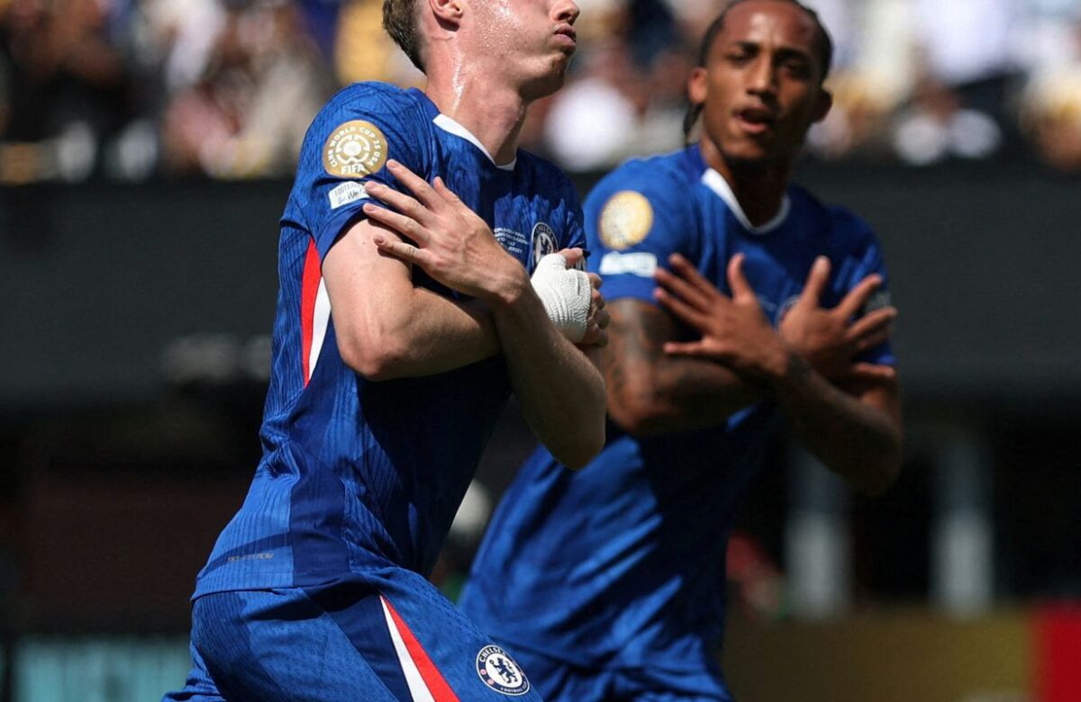 Sob a batuta de Palmer, Chelsea derrota PSG para conquistar o mundo