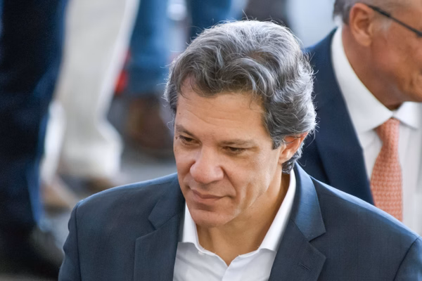 Sob pressão em Brasília, Haddad inicia giro focado no exterior