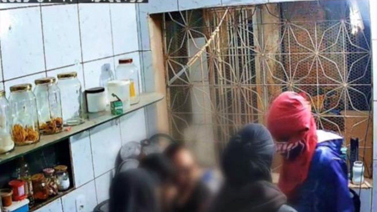 Trio invade residência, rende família e foge com cartões de crédito em Luziânia