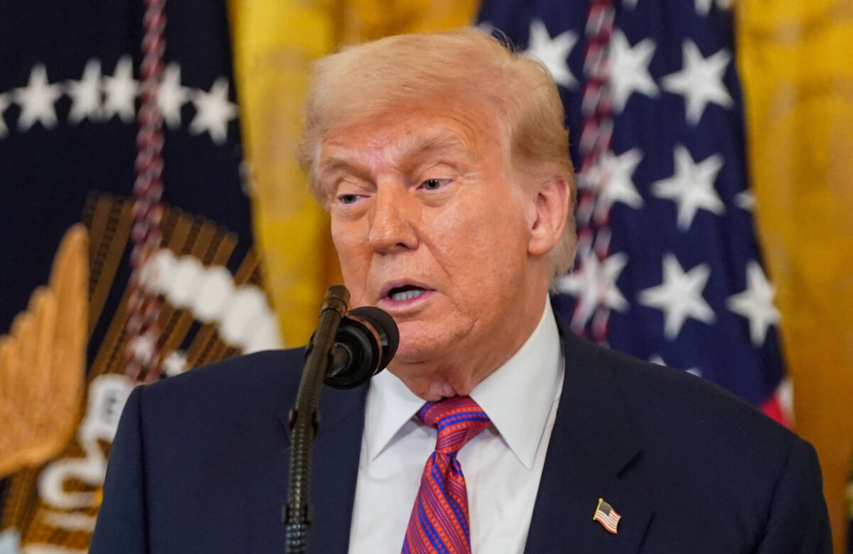 Trump deve anunciar diretriz de IA que flexibiliza regras - 18/07/2025 - Tec
