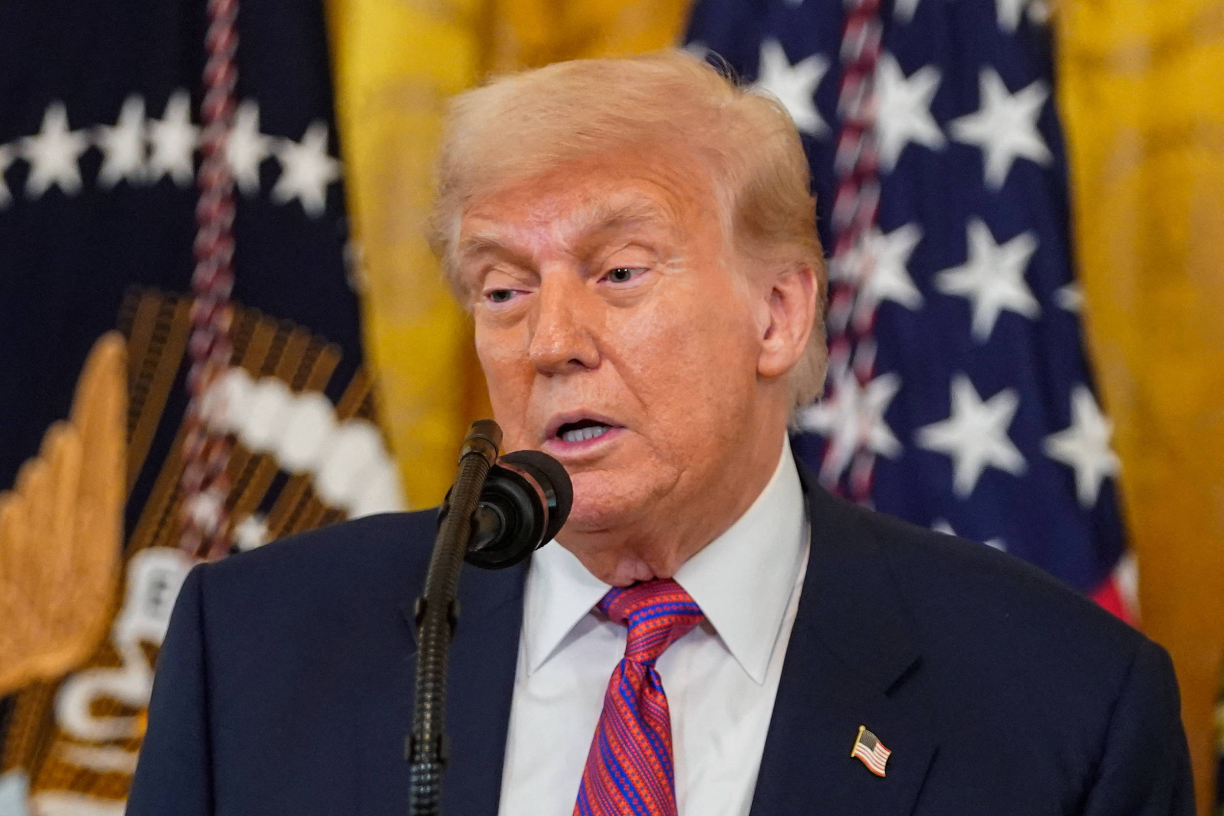 Trump deve anunciar diretriz de IA que flexibiliza regras – 18/07/2025 – Tec