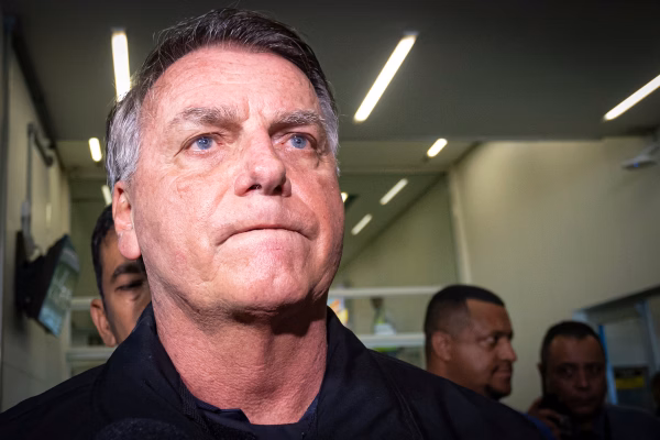 Trump e tarifaço não deixaram Bolsonaro cumprir seu mês de “atestado”