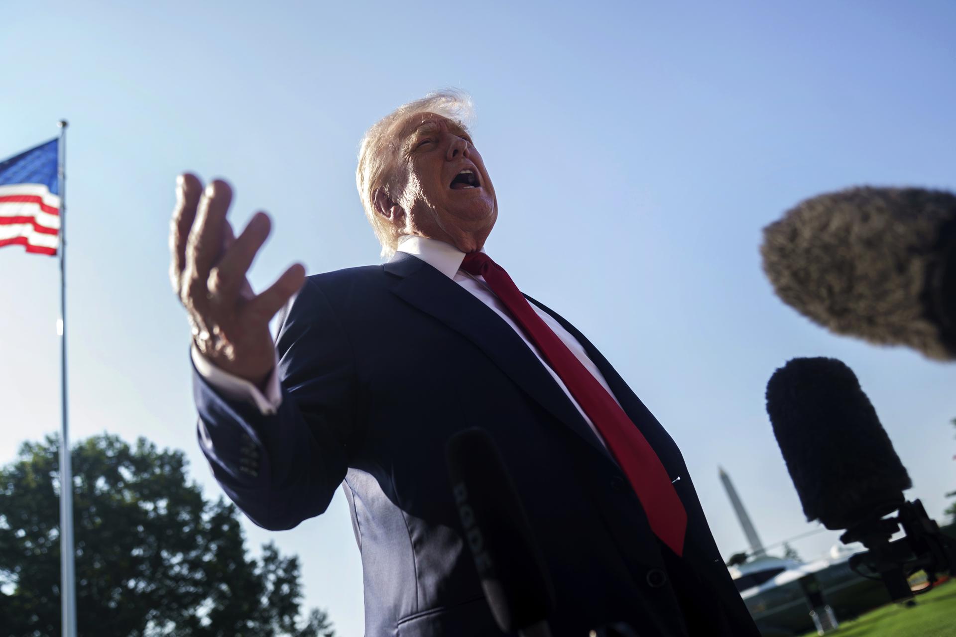 Trump prepara nova base legal para taxar Brasil, diz agência
