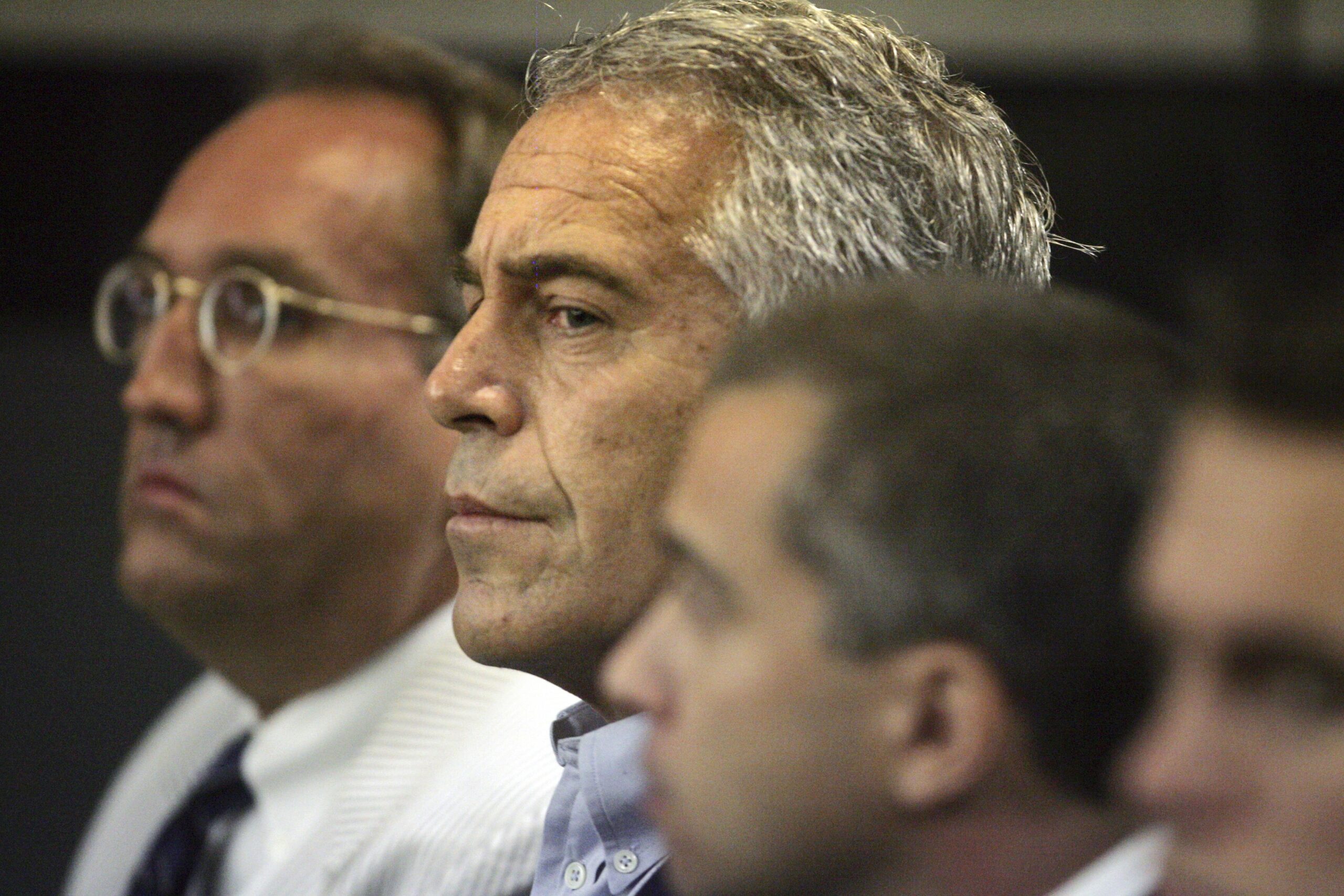 Trump processa jornal por reportagem sobre Epstein e pede US$ 10 bilhões | Mundo