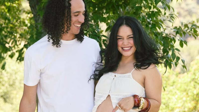 Vanessa Hudgens exibe o barrigão ao anunciar segunda gravidez