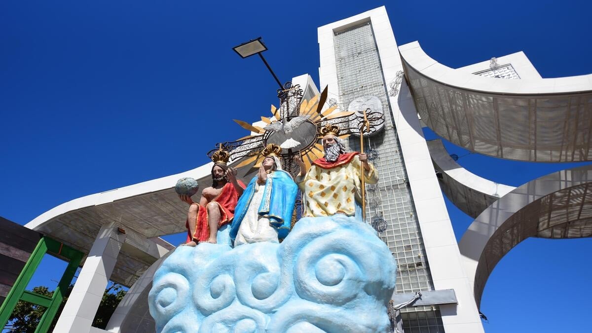 Vereador de Cidade Ocidental cumpre promessa e celebra cura na Romaria do Divino Pai Eterno