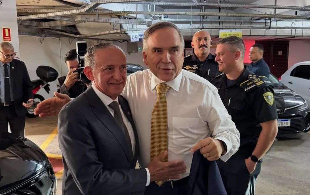 Vereador homenageia Mabel com Medalha Licardino de Oliveira Ney no aniversário de Campinas