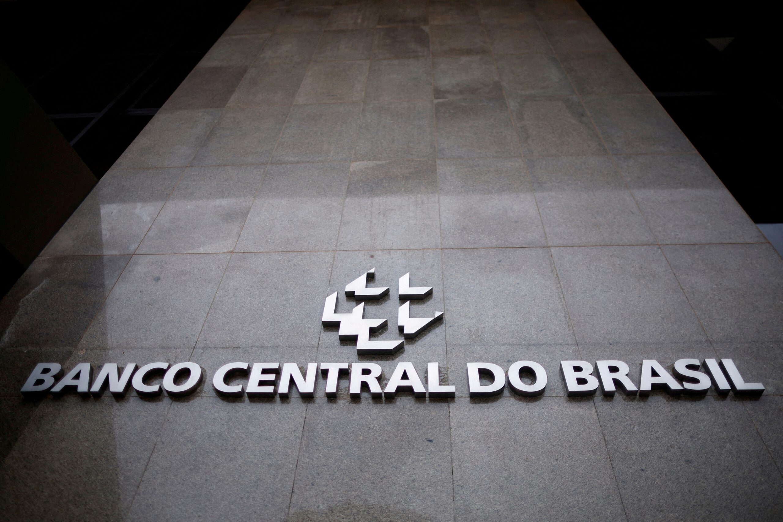 Vídeo mostra momento da prisão de suspeito de vender a senha para ataque hacker ao sistema de bancos