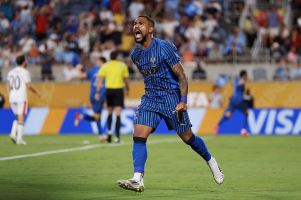 Web reage após Malcom ser substituído em jogo contra o Manchester City