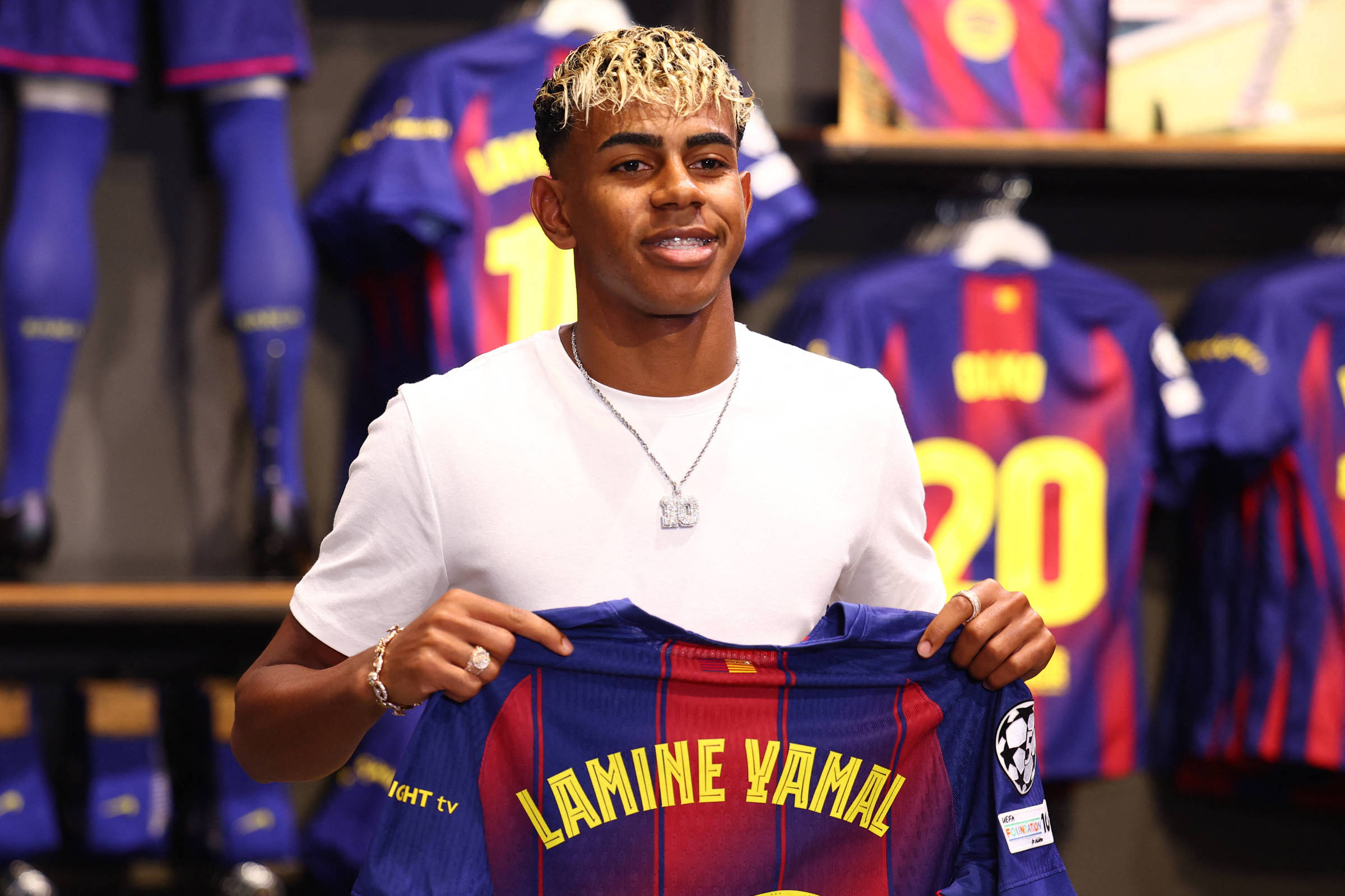 Yamal assume a camisa 10 do Barcelona e renova até 2031 – 16/07/2025 – Esporte